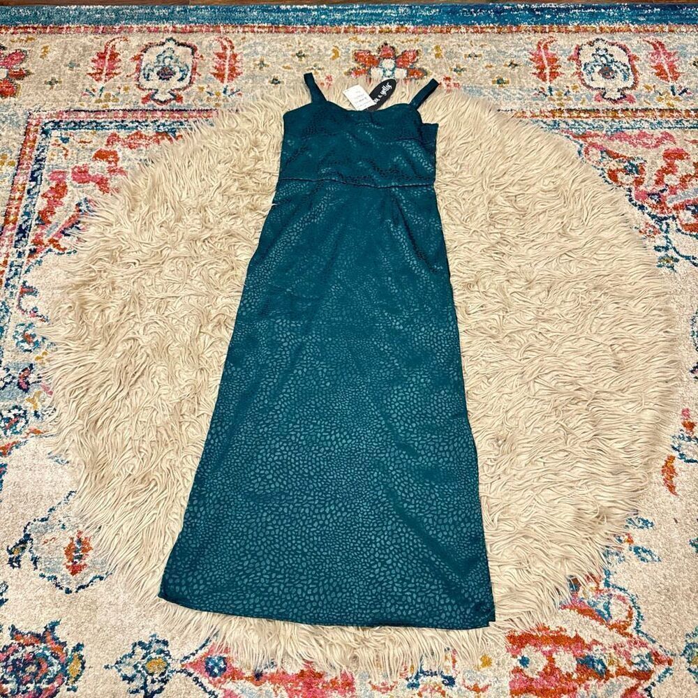 NWT Ava and Yelly dressโsize 14